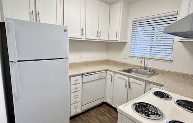 2 beds, 2 baths, 900 sqft, $1,795, Unit 26