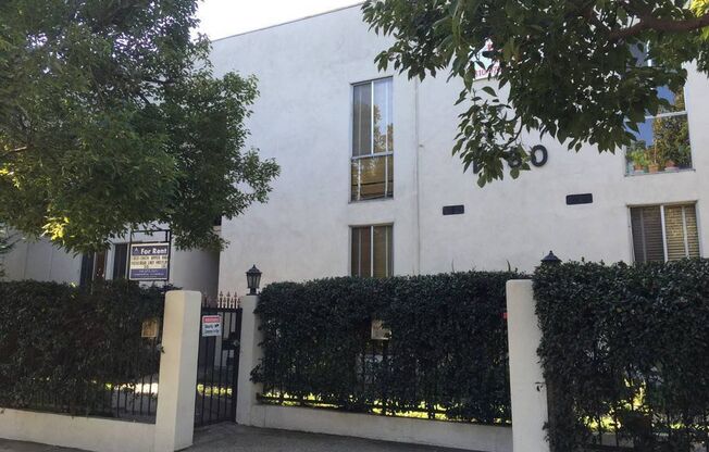 Just a Few Blocks from the Beach!