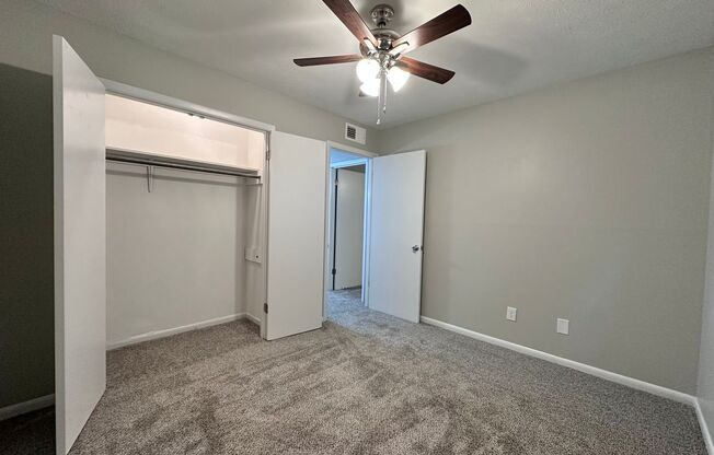 2 beds, 1 bath, 850 sqft, $1,195, Unit Parkway-1