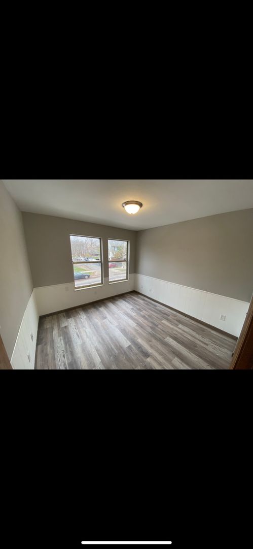 5 beds, 1.5 baths, 1,352 sqft, $3,750, Unit B