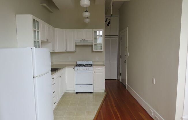 Studio, 1 bath, $1,975