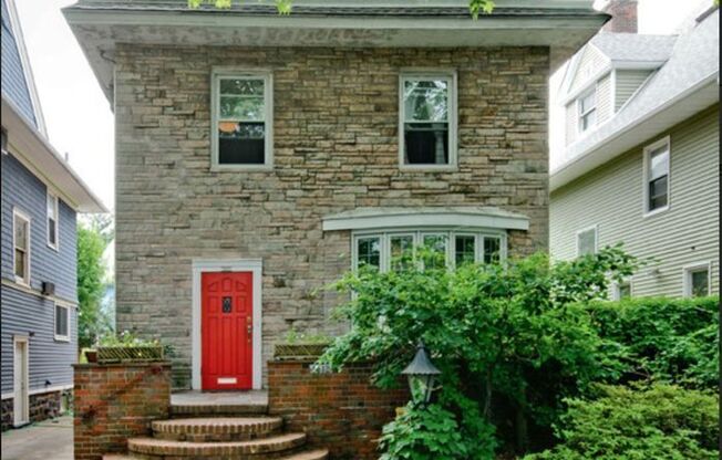 1412 DITMAS AVE