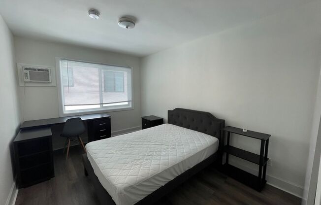 2 beds, 1 bath, $2,610, Unit 9