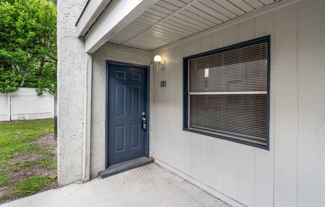 1BD/1BA Apartment off Curry Ford in Henley Park Apartments!