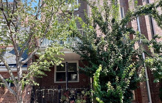Luxurious 4-Bedroom Townhome in the Heart of Society Hill! Parking Available!