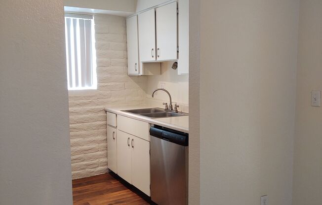 1 bed, 1 bath, 712 sqft, $1,085, Unit 16A