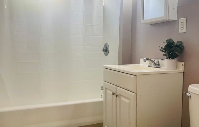 3 beds, 1 bath, $1,525, Unit 101 Bristol Street-2