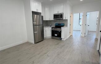 4 beds, 1.5 baths, 2,370 sqft, $4,500