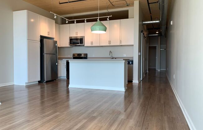 2 beds, 1 bath, 991 sqft, $2,350, Unit 415