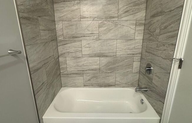 1 bed, 1 bath, 550 sqft, $1,350, Unit 401