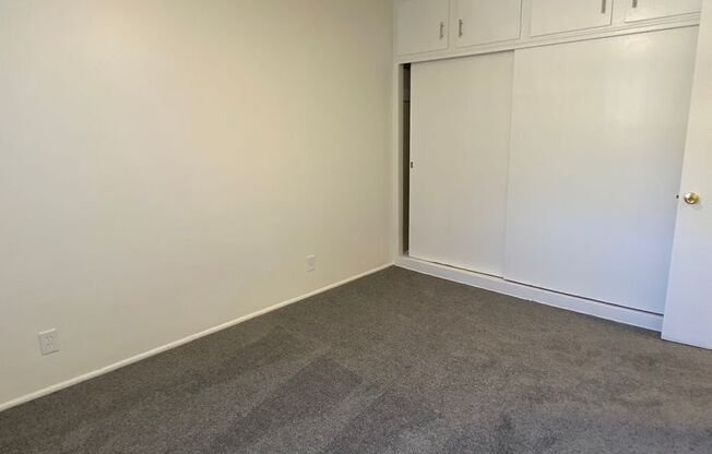 2 beds, 1 bath, 702 sqft, $2,350, Unit B18