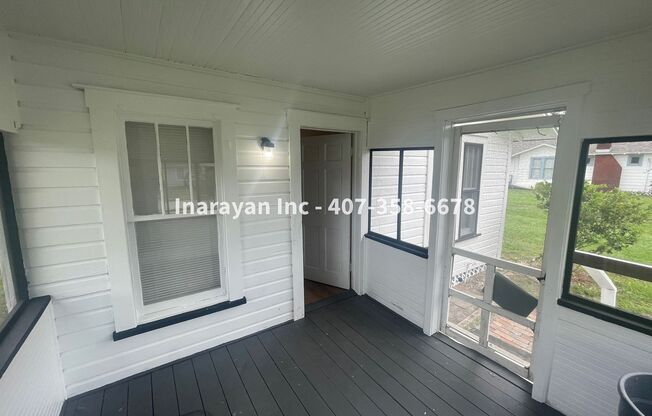 Newly Remodeled 2/1 House with cozy porch