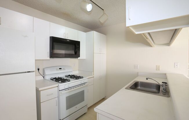 Sun Rise in Ewa. One bedroom, one bathroom corner unit on the 2nd floor