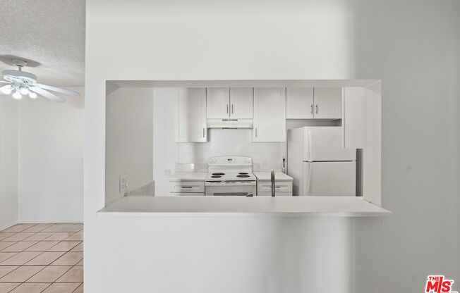 2 beds, 2 baths, 990 sqft, $2,395, Unit G111