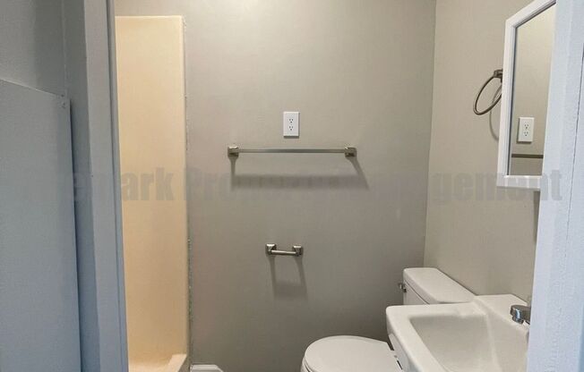 2 beds, 1 bath, 750 sqft, $850, Unit 308