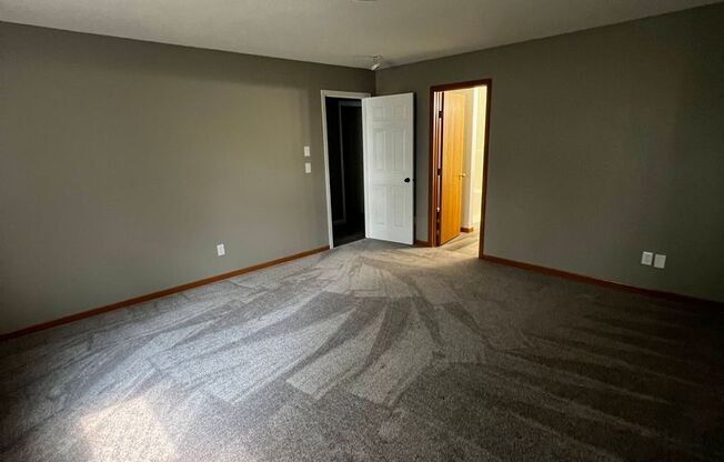 3 beds, 2.5 baths, 2,200 sqft, $1,895, Unit 4715 North