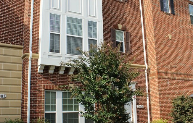 Alexandria/Huntington Metro - 2079 Laura Mews Place - $3,495.00