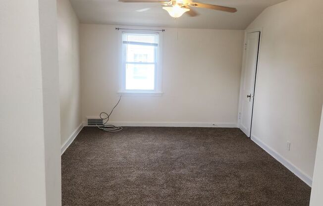 1 bed, 1 bath, $1,100, Unit Unit 2