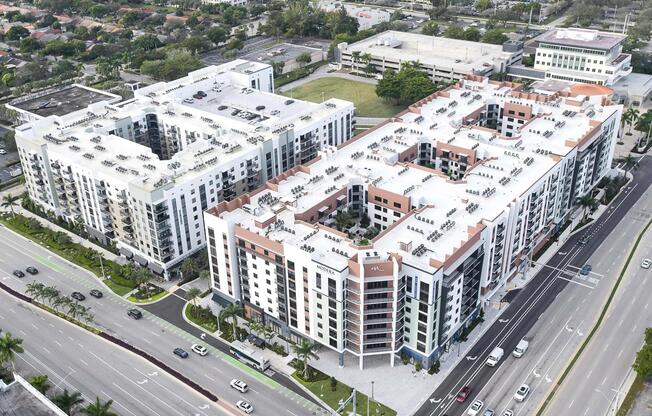Two distinct buildings—North and South—bring together amenities that balance relaxation and energy.