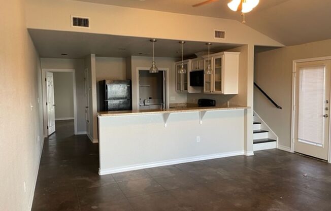 3 beds, 2 baths, 1,400 sqft, $1,595