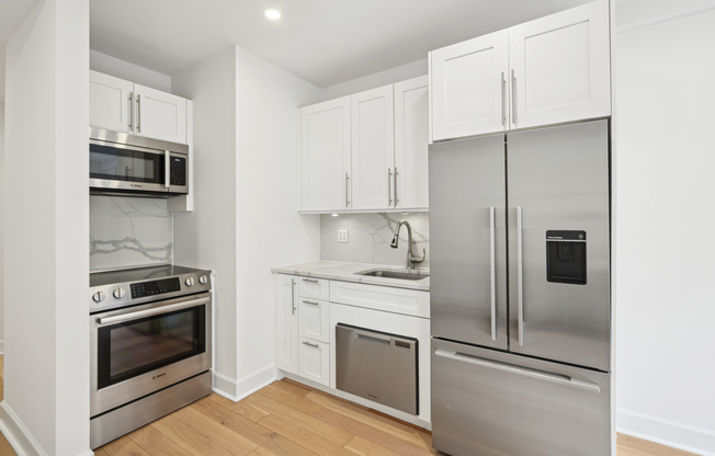 2 beds, 2 baths, $6,400, Unit 13JJ1