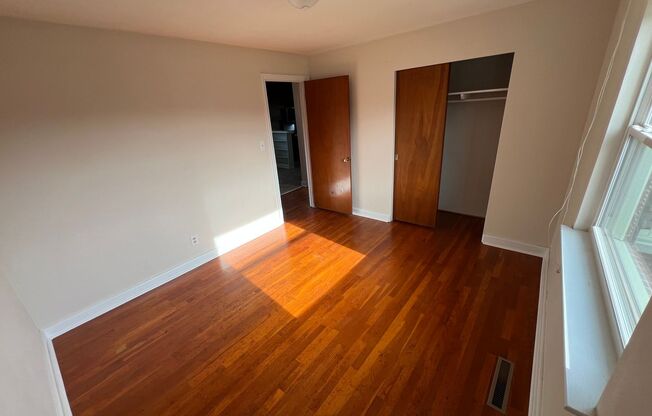 3 beds, 1 bath, $1,550