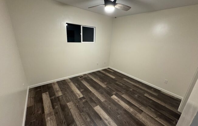 2 beds, 1 bath, $1,050, Unit 10