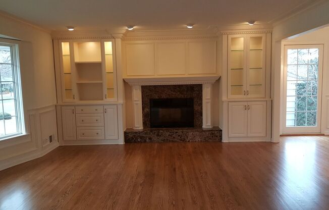 Beautiful 4 Bedroom Home for Rent in Edina!! Complete Renovation!!
