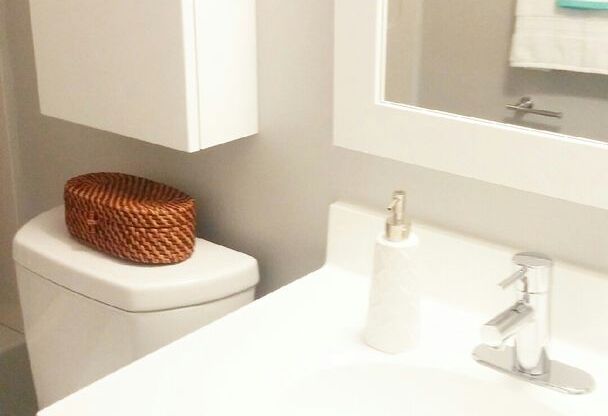 3 beds, 2 baths, 1,100 sqft, $1,800, Unit 814E