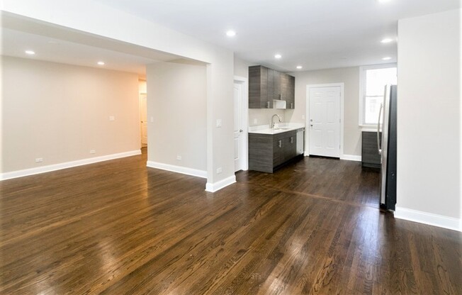 1432 W Farragut Ave