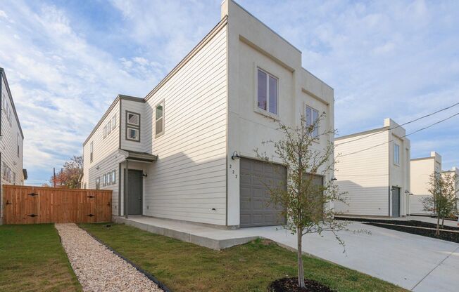 Modern Style Duplex in East San Antonio!