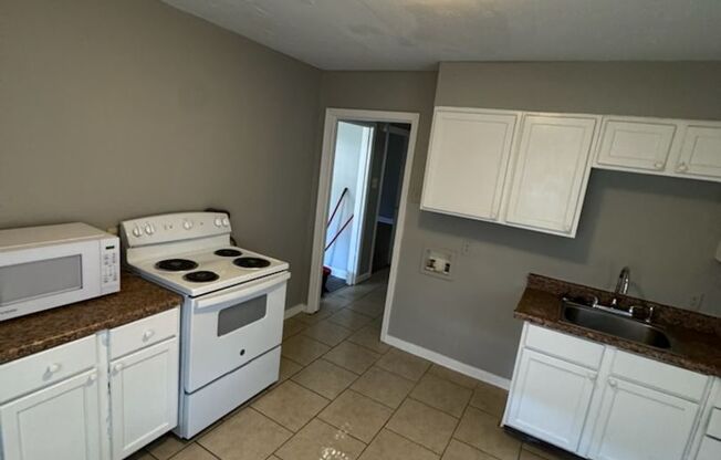 2 beds, 1 bath, $699