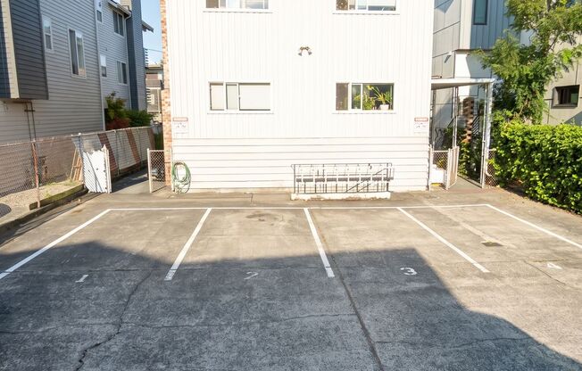 Sea Mist Apartments - Located steps from Alki Beach in West Seattle