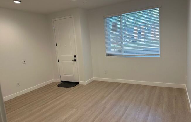 Beautiful Newly-Built 2023: 3 Bedroom 3.5 Bathroom Attached Tri-Level Townhouse With Den