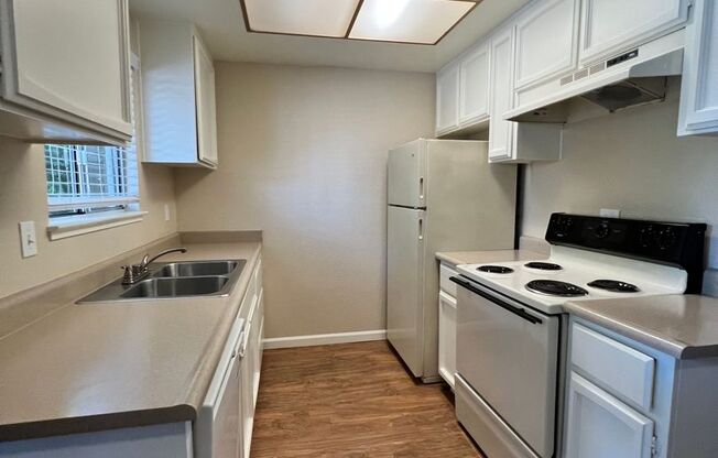 1 bed, 1 bath, 462 sqft, $1,275, Unit 1570 CAL-204
