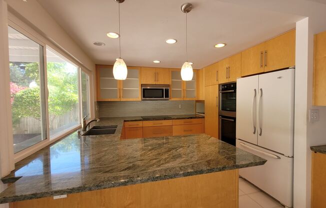 Beautifull 4 Bed 2 Bath In UTC Area