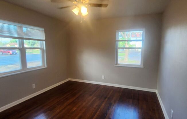 2 beds, 1 bath, $950