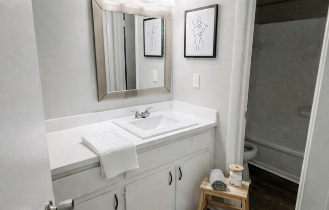 1 bed, 1 bath, 672 sqft, $1,100, Unit 2010-02