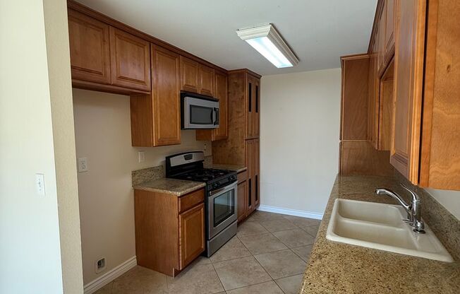 3 Bedroom Condo for Lease with a 1 Car Garage