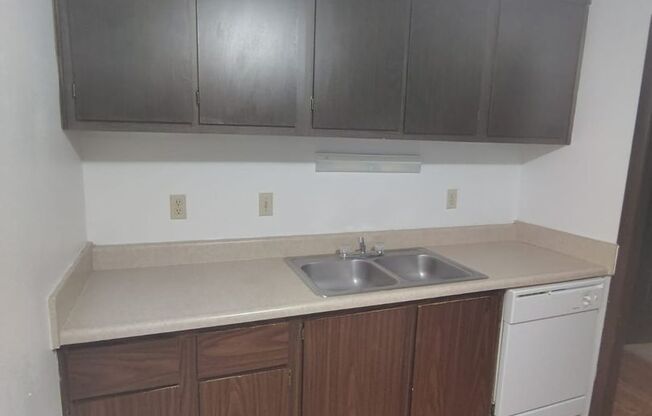 2 beds, 1 bath, 864 sqft, $1,065, Unit Unit 02