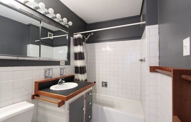 1 bed, 1 bath, 725 sqft, $3,600, Unit 25K