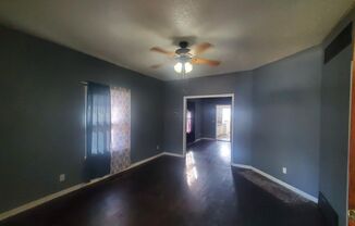 3 beds, 1 bath, $1,095