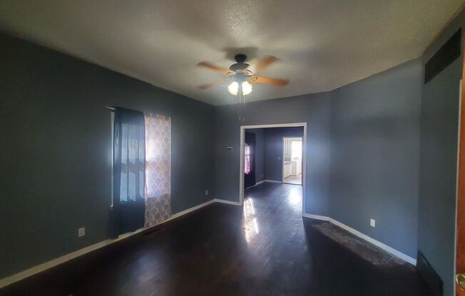 3 beds, 1 bath, $1,095