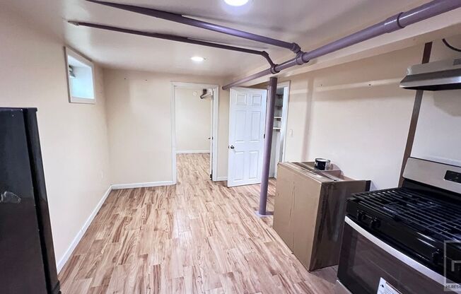 609 E 49 ST