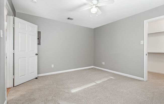 2 Bedroom, 2 Bath Apartment in Munger Place!