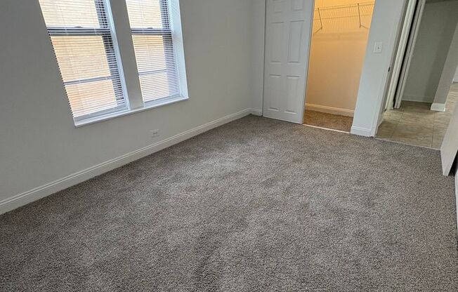 3 beds, 1 bath, 1,270 sqft, $1,350, Unit WW 201