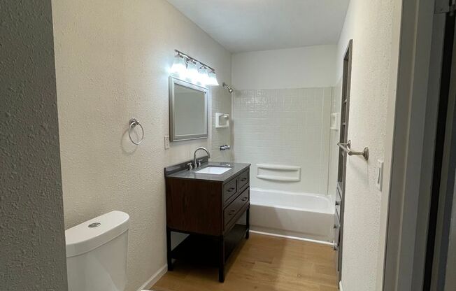 3 beds, 1 bath, 1,000 sqft, $1,595, Unit 1