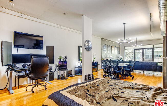 1 bed, 1 bath, 1,100 sqft, $3,200, Unit 706