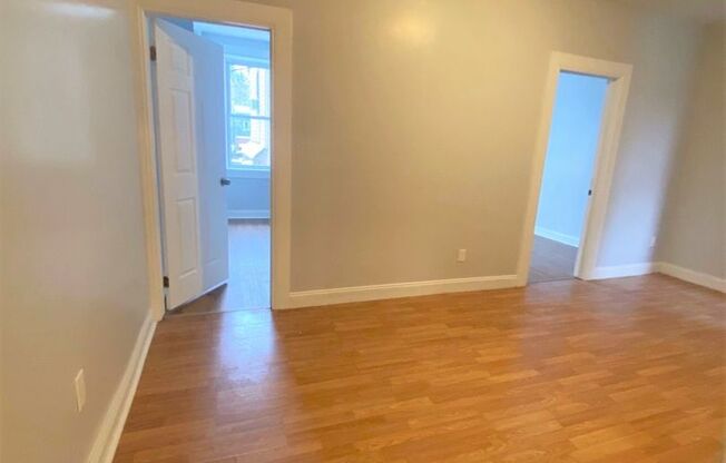 2 beds, 1 bath, $2,050, Unit A4