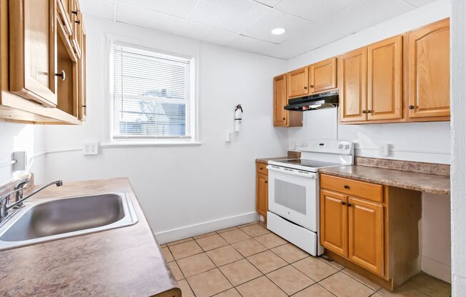 3 beds, 1 bath, $1,125, Unit Apt. 2